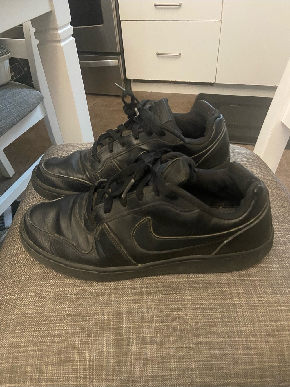 Nike Black Low-Top Leather Athletic Sneakers